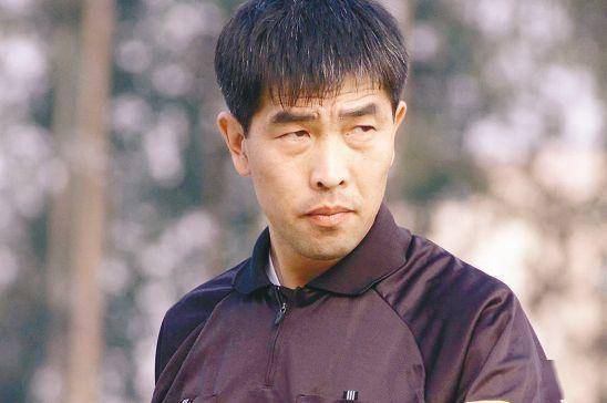 陆俊本应成为中国足坛最佳裁判 却受贿沦为黑哨 他现在怎样了?【星空体育官网】(图4)
陆俊本应成为中国足坛最佳裁判 却受贿沦为黑哨 他现在怎样了?【星空体育官网】(图4)
