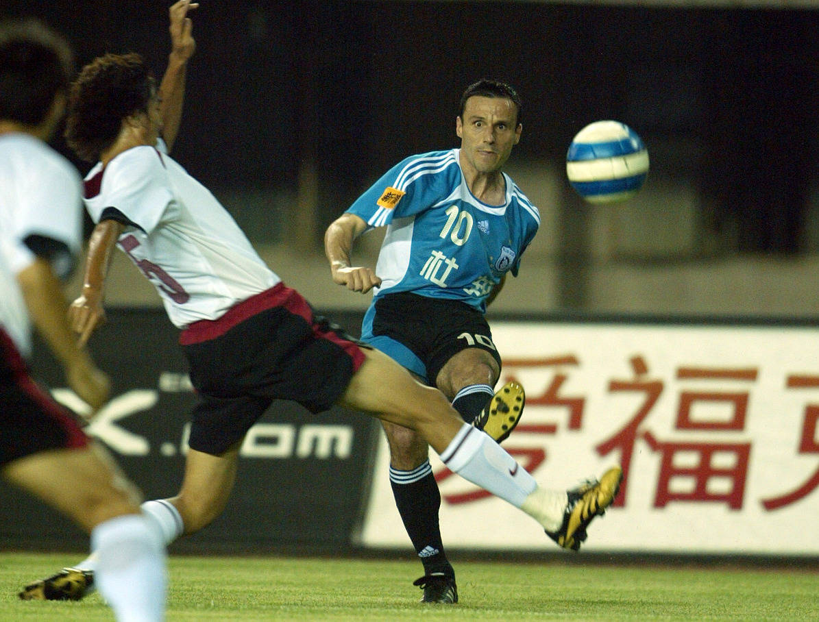 星空官网登录|
中外射手争霸史：首位洋金靴降生 不少国脚级外援到甲A淘金(图3)