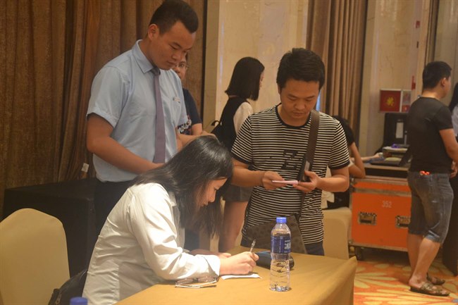 安阳二实幼巧妙绘制“井盖画”，为节约用水做宣传_星空体育官网(图3)