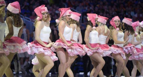 
1991年 魔术师熏染艾滋后 为何要着重检查湖人的啦啦队？_星空体育官网(图7)